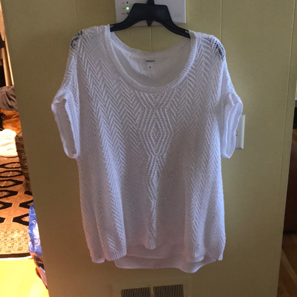 Women’s white pullover sweater